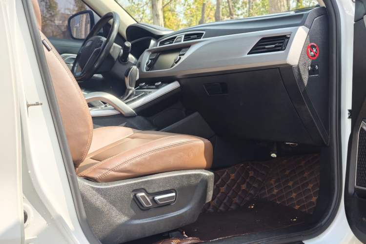 Used Geely Auto Emgrand X7 Sport 2016 1.8TD Automatic ZhiZun Version Interior 1