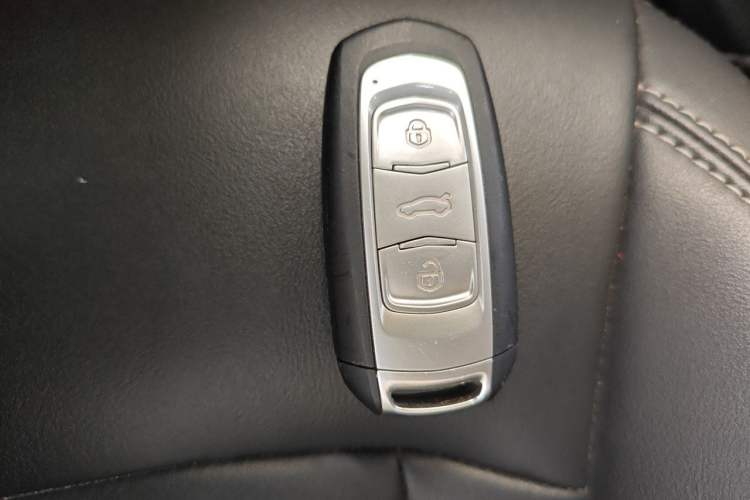 Used Geely Auto Emgrand X7 Sport 2016 1.8TD Automatic Smart Model Interior 1