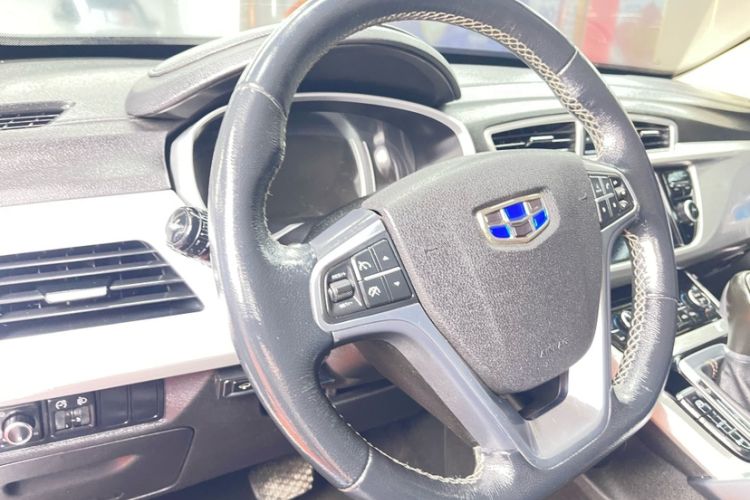 Used Geely Auto Emgrand X7 Sport 2016 1.8TD Automatic Smart Model Interior 2