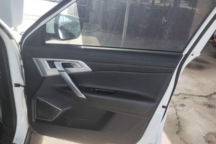 Used Geely Auto Emgrand X7 Sport 2016 2.0L Manual Smart Connect Version Interior 2