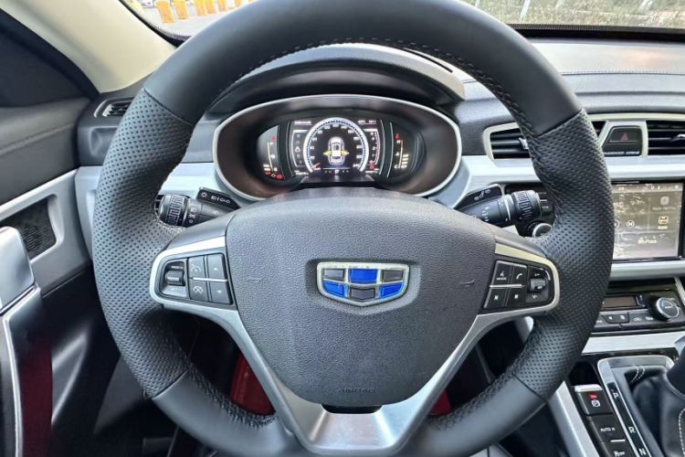 Used Geely Auto Emgrand X7 Sport 2016 1.8TD Automatic Smart Connectivity Version Interior 2