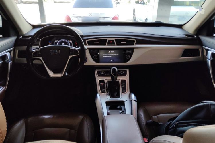 Used Geely Auto Emgrand X7 Sport 2016 1.8TD Automatic All-Wheel-Drive ZhiZun Edition Interior 2