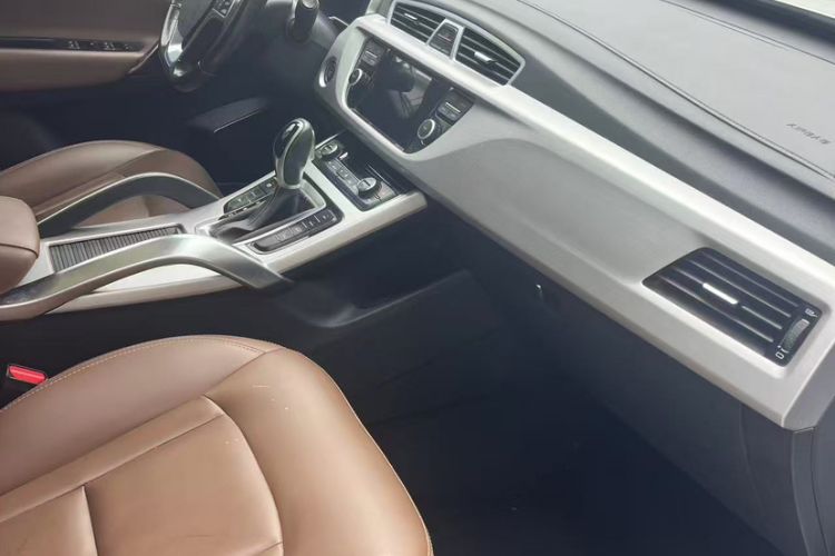 Used Geely Auto Emgrand X7 Sport 2016 1.8TD Automatic ZhiZun Version Interior 2