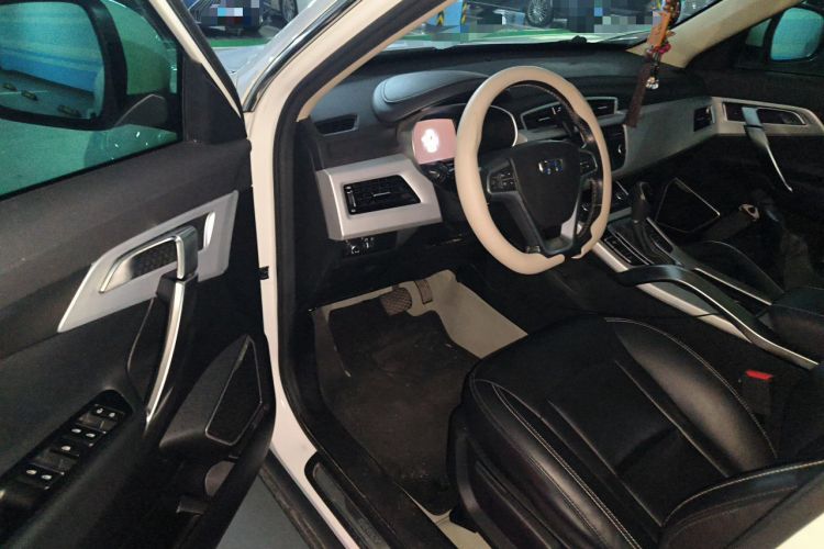 Used Geely Auto Emgrand X7 Sport 2016 1.8TD Automatic Smart Connectivity Version Interior 3