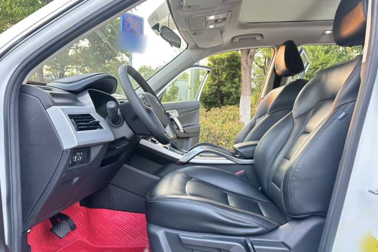 Used Geely Auto Emgrand X7 Sport 2016 1.8TD Automatic Smart Connectivity Version Interior 3