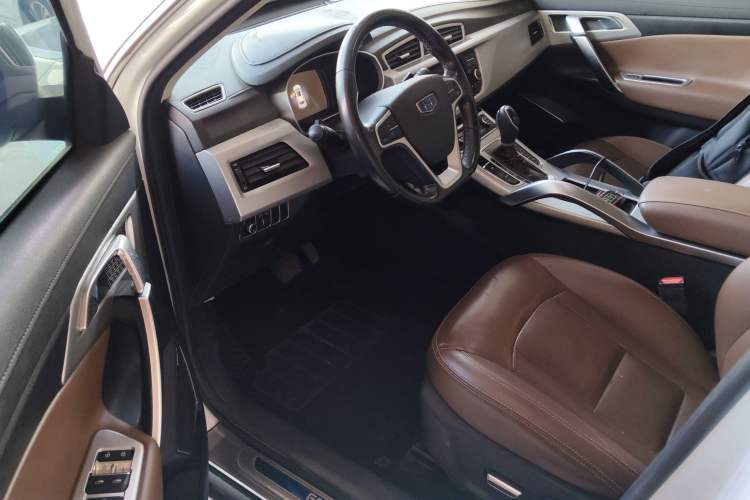Used Geely Auto Emgrand X7 Sport 2016 1.8TD Automatic All-Wheel-Drive ZhiZun Edition Interior 3