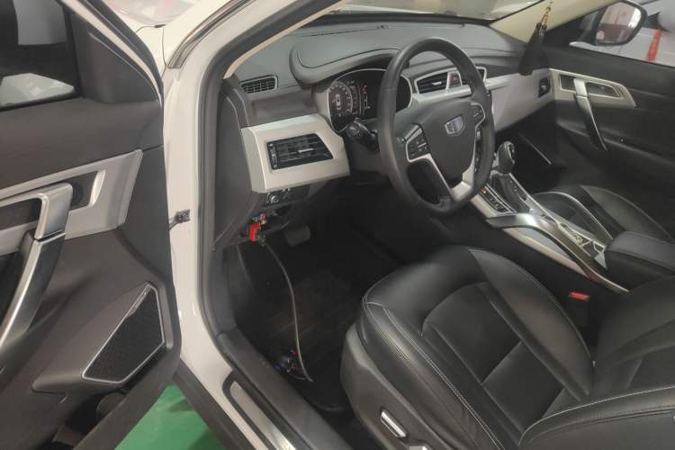 Used Geely Auto Emgrand X7 Sport 2016 1.8TD Automatic Smart Model Interior 3