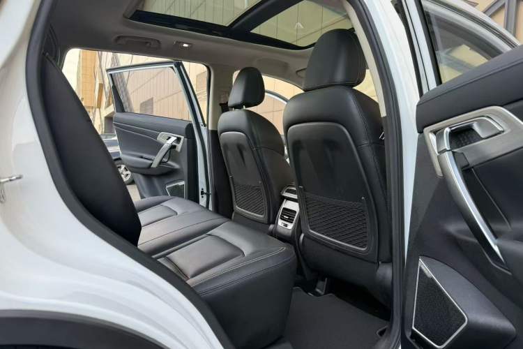 Used Geely Auto Emgrand X7 Sport 2016 1.8TD Automatic Smart Model Interior 3