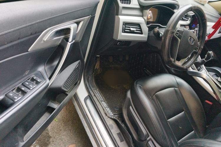 Used Geely Auto Emgrand X7 Sport 2016 2.0L Manual Smart Connect Version Interior 3