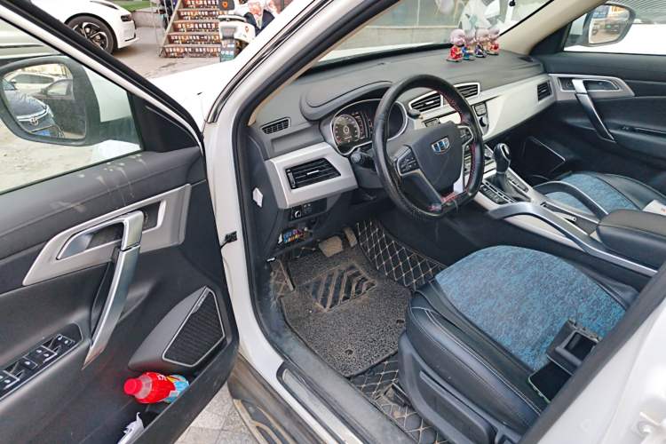 Used Geely Auto Emgrand X7 Sport 2016 1.8TD Automatic Smart Connectivity Version Interior 3