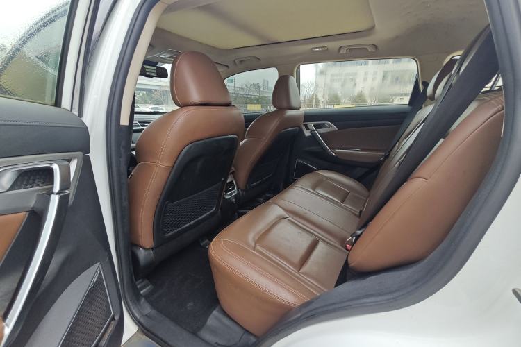 Used Geely Auto Emgrand X7 Sport 2016 1.8TD Automatic All-Wheel-Drive ZhiZun Edition Interior 4