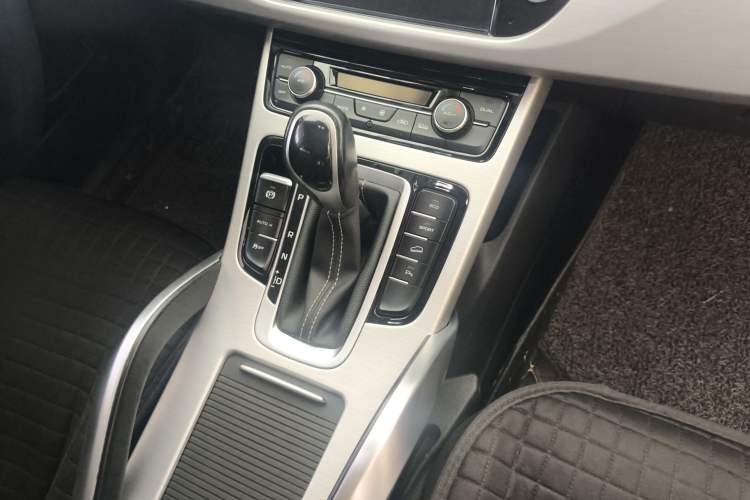 Used Geely Auto Emgrand X7 Sport 2016 1.8TD Automatic Smart Connectivity Version Interior 4