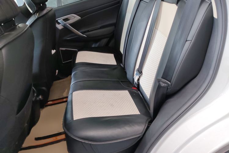 Used Geely Auto Emgrand X7 Sport 2016 1.8TD Automatic Smart Model Interior 4