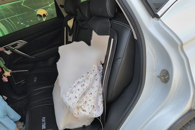 Used Geely Auto Emgrand X7 Sport 2016 2.0L Manual ZhiShang Version Interior 4