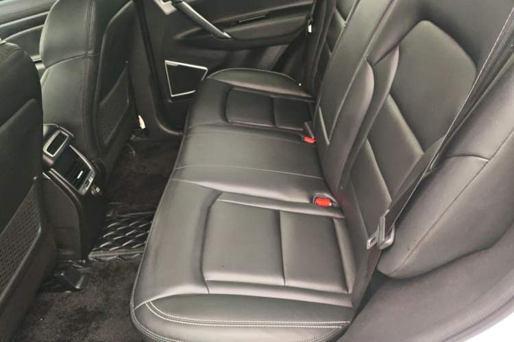 Used Geely Auto Emgrand X7 Sport 2016 1.8TD Automatic All-Wheel Drive Smart Version Interior 4