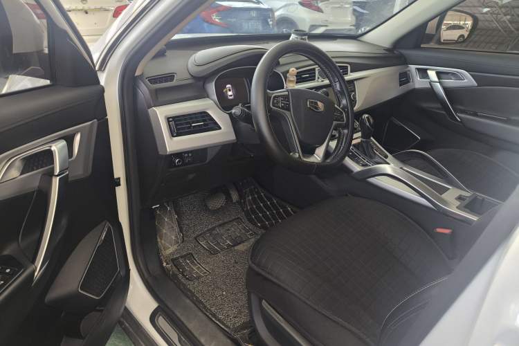 Used Geely Auto Emgrand X7 Sport 2016 1.8TD Automatic Smart Connectivity Version Interior 5