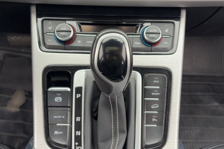 Used Geely Auto Emgrand X7 Sport 2016 1.8TD Automatic Smart Model Interior 6