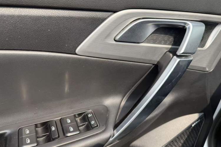 Used Geely Auto Emgrand X7 Sport 2016 2.0L Manual Smart Connect Version Interior 8