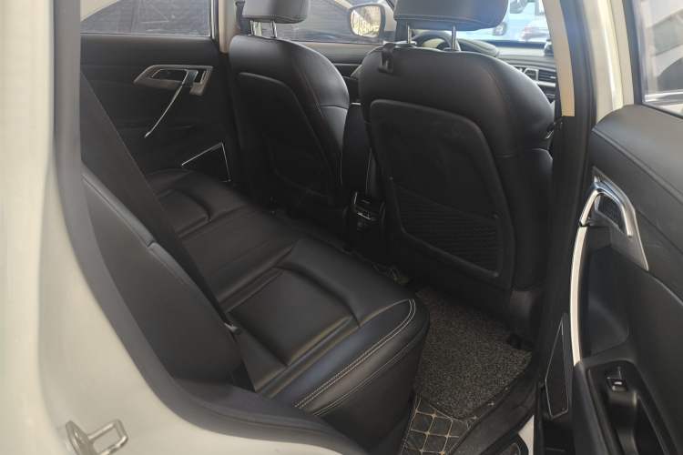 Used Geely Auto Emgrand X7 Sport 2016 1.8TD Automatic Smart Connectivity Version Interior 9