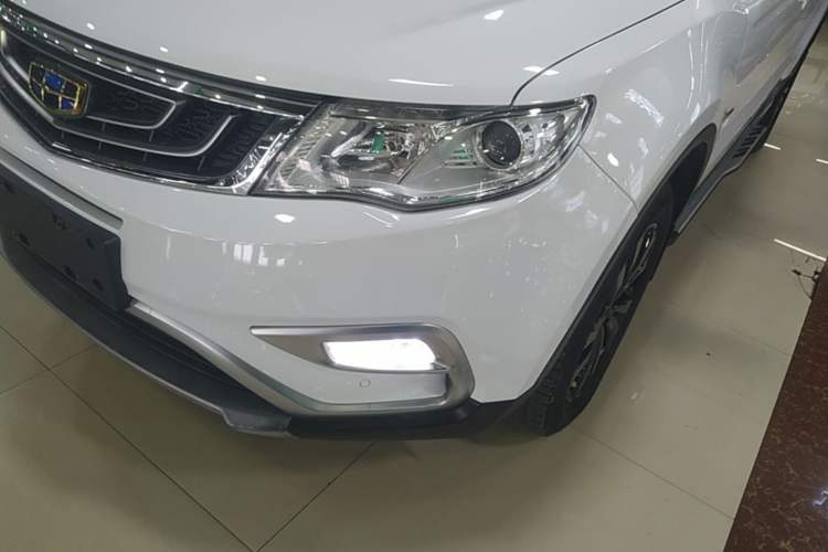 Used Geely Auto Emgrand X7 Sport 2016 1.8TD Automatic ZhiShang Model Left Front Headlight