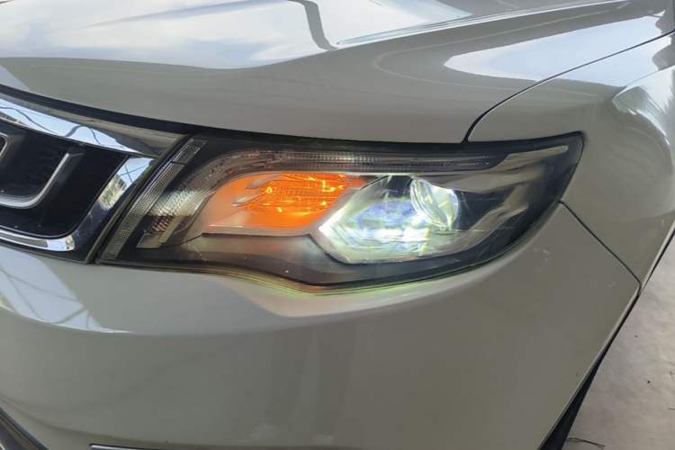 Used Geely Auto Emgrand X7 Sport 2016 1.8TD Automatic ZhiZun Version Left Front Headlight