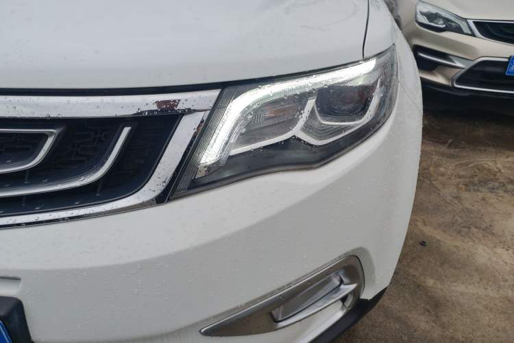 Used Geely Auto Emgrand X7 Sport 2016 1.8TD Automatic All-Wheel-Drive ZhiZun Edition Left Front Headlight