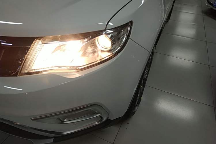 Used Geely Auto Emgrand X7 Sport 2016 1.8TD Automatic ZhiShang Model Left Front Headlight