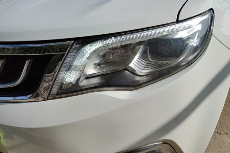 Used Geely Auto Emgrand X7 Sport 2016 1.8TD Automatic ZhiZun Version Left Front Headlight