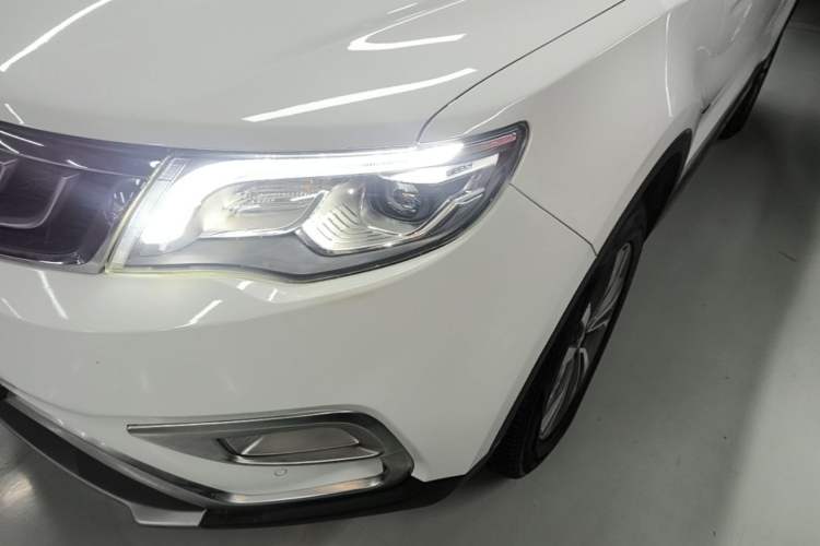 Used Geely Auto Emgrand X7 Sport 2016 1.8TD Automatic ZhiZun Version Left Front Headlight
