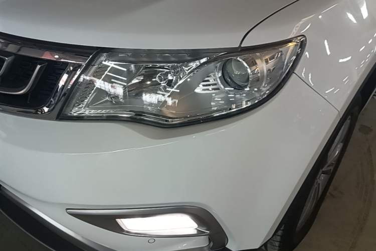 Used Geely Auto Emgrand X7 Sport 2016 1.8TD Automatic ZhiShang Model Left Front Headlight