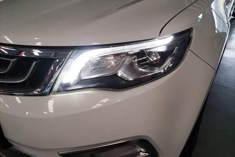 Used Geely Auto Emgrand X7 Sport 2016 1.8TD Automatic ZhiZun Version Left Front Headlight