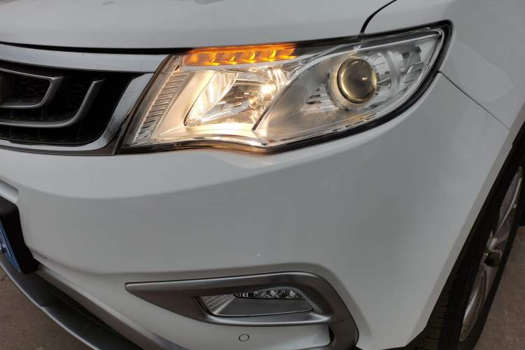 Used Geely Auto Emgrand X7 Sport 2016 1.8TD Automatic Smart Connectivity Version Left Front Headlight
