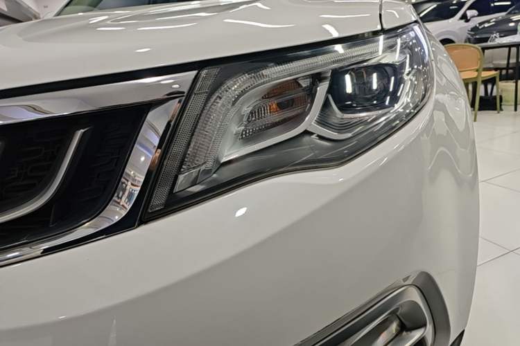 Used Geely Auto Emgrand X7 Sport 2016 1.8TD Automatic All-Wheel-Drive ZhiZun Edition Left Front Headlight