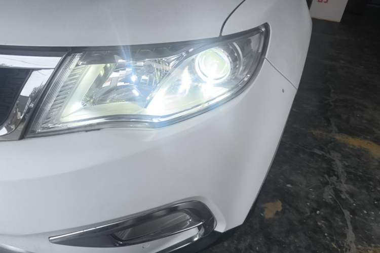 Used Geely Auto Emgrand X7 Sport 2016 2.0L Manual ZhiShang Version Left Front Headlight