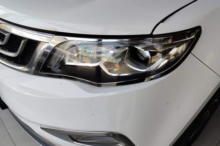 Used Geely Auto Emgrand X7 Sport 2016 1.8TD Automatic All-Wheel-Drive ZhiZun Edition Left Front Headlight