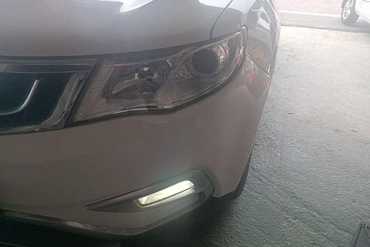 Used Geely Auto Emgrand X7 Sport 2016 2.0L Manual ZhiShang Version Left Front Headlight
