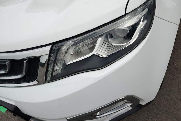Used Geely Auto Emgrand X7 Sport 2016 1.8TD Automatic ZhiZun Version Left Front Headlight
