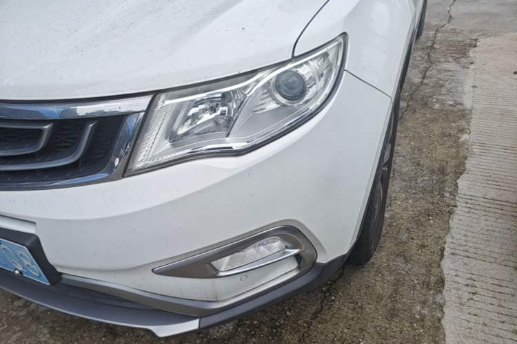 Used Geely Auto Emgrand X7 Sport 2016 1.8TD Automatic ZhiShang Model Left Front Headlight