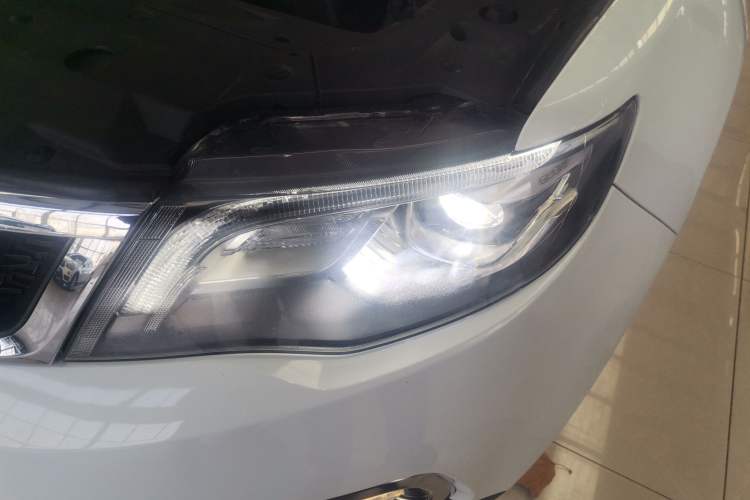 Used Geely Auto Emgrand X7 Sport 2016 1.8TD Automatic All-Wheel-Drive ZhiZun Edition Left Front Headlight