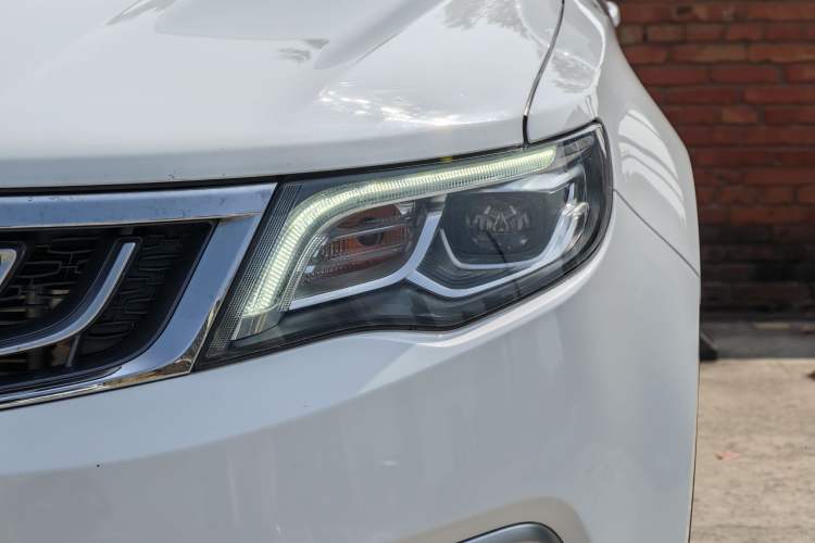 Used Geely Auto Emgrand X7 Sport 2016 1.8TD Automatic ZhiZun Version Left Front Headlight
