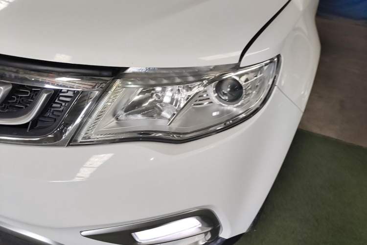 Used Geely Auto Emgrand X7 Sport 2016 1.8TD Automatic ZhiShang Model Left Front Headlight