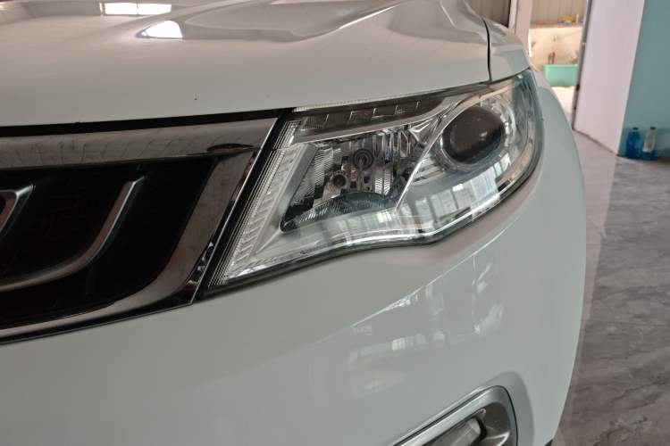 Used Geely Auto Emgrand X7 Sport 2016 2.0L Manual ZhiShang Version Left Front Headlight