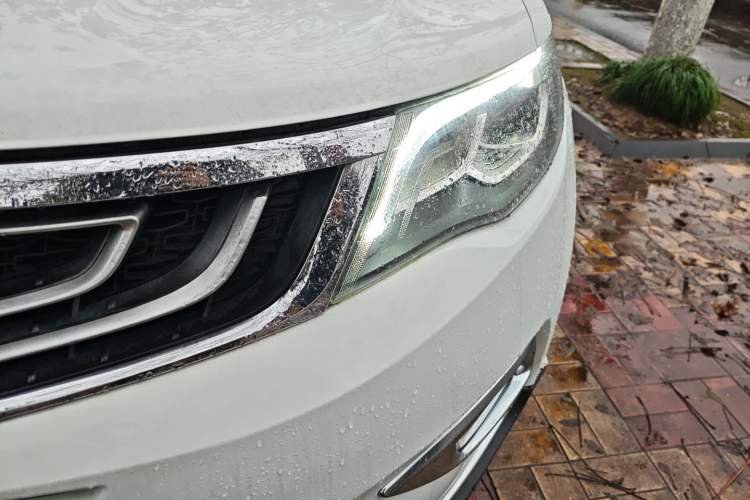 Used Geely Auto Emgrand X7 Sport 2016 1.8TD Automatic All-Wheel Drive Smart Version Left Front Headlight