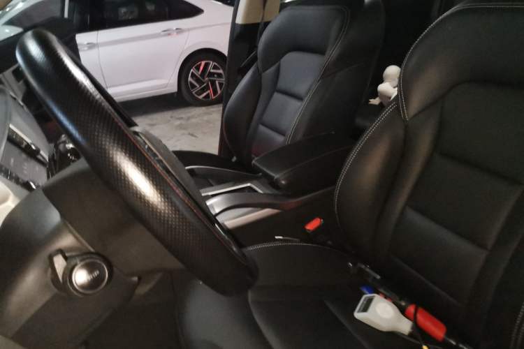 Used Geely Auto Emgrand X7 Sport 2016 1.8TD Automatic Smart Connectivity Version Left Front Seat