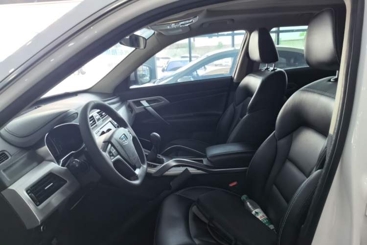 Used Geely Auto Emgrand X7 Sport 2016 2.0L Manual Smart Connect Version Left Front Seat