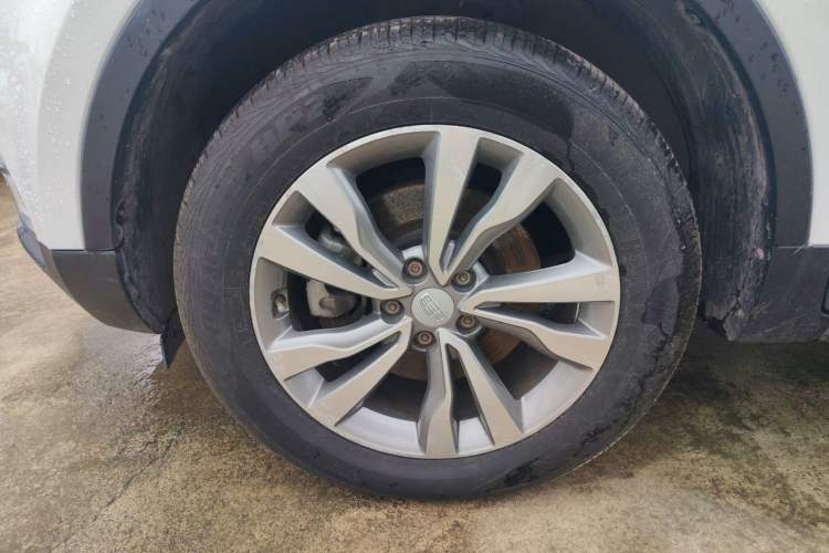Used Geely Auto Emgrand X7 Sport 2016 1.8TD Automatic All-Wheel-Drive ZhiZun Edition Left Front Wheel Hub
