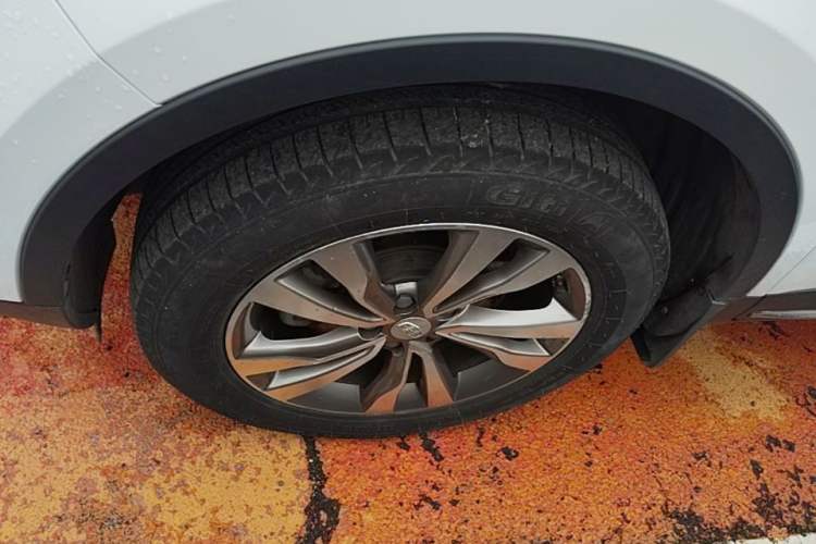 Used Geely Auto Emgrand X7 Sport 2016 1.8TD Automatic Smart Model Left Front Wheel Hub
