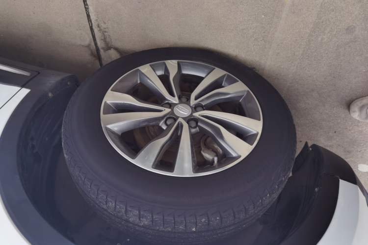 Used Geely Auto Emgrand X7 Sport 2016 1.8TD Automatic ZhiShang Model Left Front Wheel Hub
