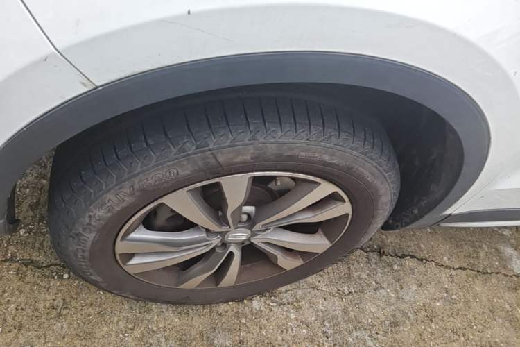 Used Geely Auto Emgrand X7 Sport 2016 1.8TD Automatic ZhiShang Model Left Front Wheel Hub