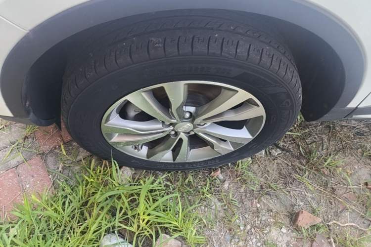 Used Geely Auto Emgrand X7 Sport 2016 1.8TD Automatic Smart Model Left Front Wheel Hub